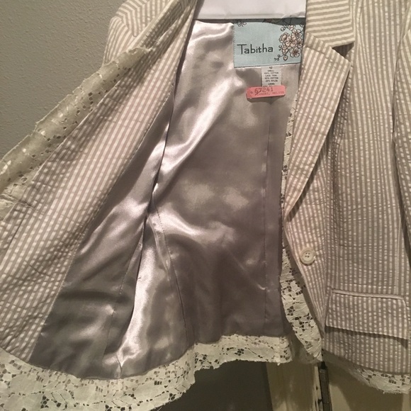 Cream & white seersucker 3/4 blazer - Picture 2 of 5